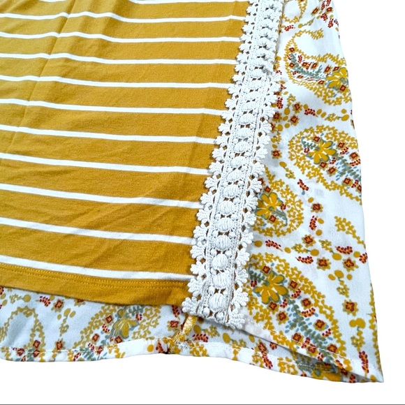 Tru Self size medium gold stripes, paisley sides & back, lace down front EUC - Picture 4 of 16